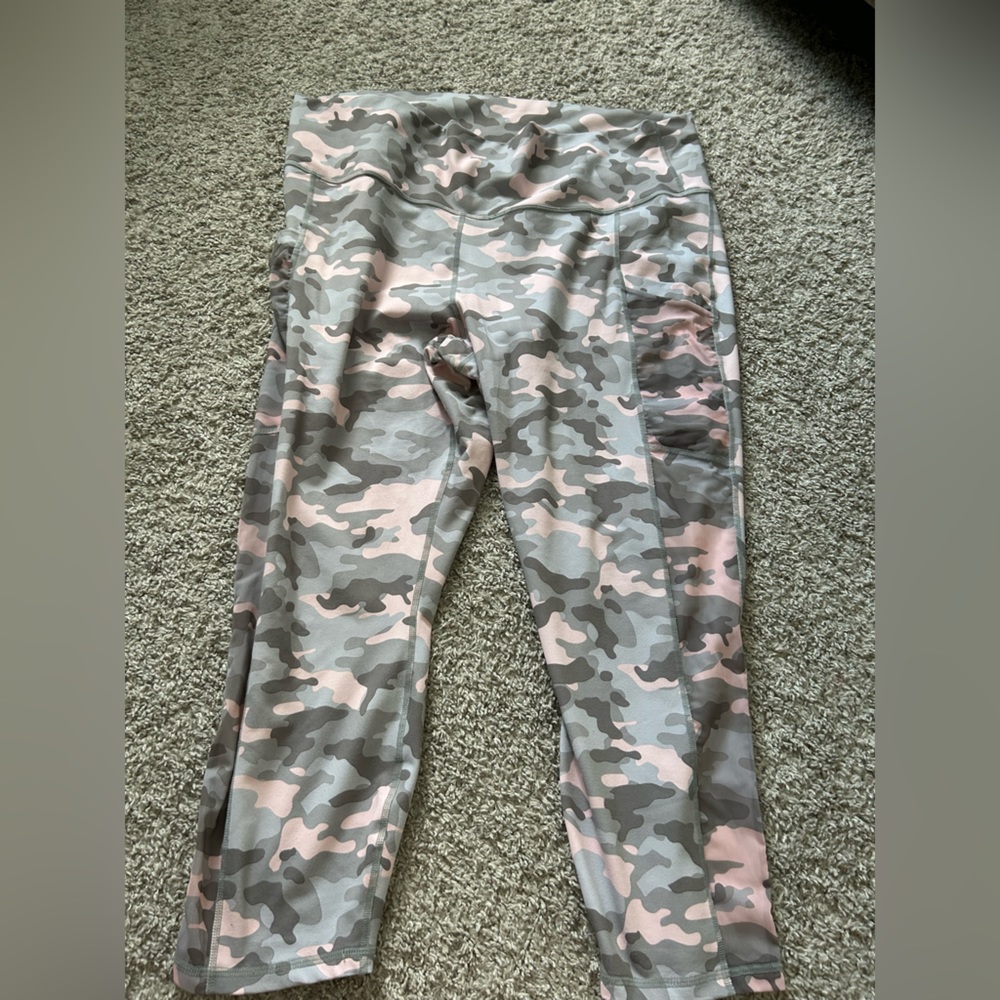 2x fabletics cropped leggings